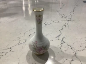 vase - Picture 1 of 3