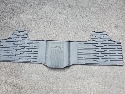 Jeep Grand Cherokee 2011-2017 piso de goma mate trasero usado fabricante de equipos originales 2015 gris Foto 1 de 4