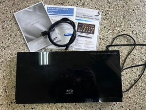Samsung BD-D5700 Blu-Ray Disc DVD Player with Remote And Cable - Picture 1 of 3