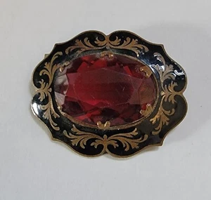 Broche vintage LG Art Nouveau esmaltado negro en relieve rojo/púrpura piedra facetada - Imagen 1 de 9