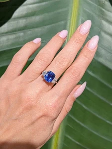 Alianza de diamantes de zafiro azul cultivado en laboratorio con cojín de 5,60 quilates platino 950 real - Imagen 1 de 4