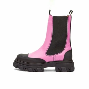 GANNI Cleated Mid Chelsea Boot Cyclamen Pink Size EU 37 US 7 NEW IN BOX - Picture 1 of 11