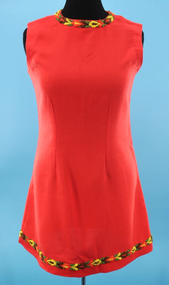 Mini vestido recto vintage para mujer años 60 rojo con ribete bordado multicolor M/L años 60 Foto 1 de 4