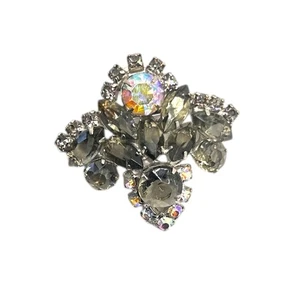 VTG Midcentury Smokey Gray AB Rhinestone Domed Lotus Pretzel Prong Set Brooch - Imagen 1 de 6
