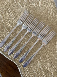 ONEIDA TUDOR QUEEN BESS 6 DINNER FORKS - Picture 1 of 4