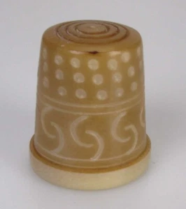 Fingerhut thimble Taguanuss geschnitzt Ecuador - Bild 1 von 3