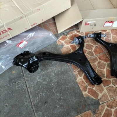Genuine Suspension Control Lower Arm LEFT 2013-2015 Honda Accord 51360-T2A-A03 Foto 1 de 4