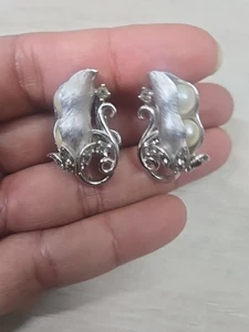 Atemberaubende Vintage Krone Trifari Erbse auf Schote silberfarbene Clip Ohrringe  - Bild 1 von 8