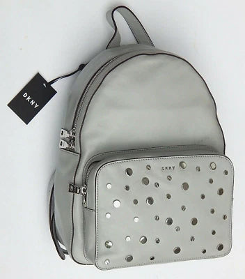 MOCHILA DKNY DE CUERO GENUINO CON TACHUELAS GRIS CLARO NUEVA CON ETIQUETAS AUTÉNTICA Foto 1 de 4