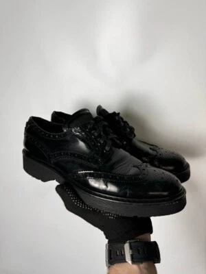 Zapato de Vestir Deportivo PRADA 3E5739 Punta de Ala Negro Esmalte Usado Talla 39 Foto 1 de 4