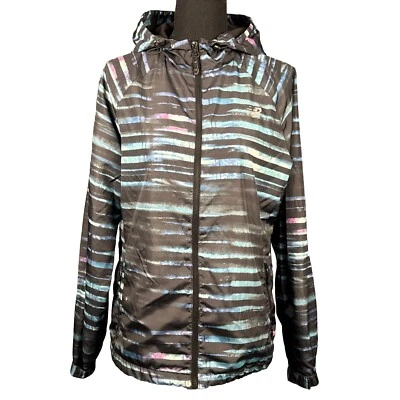 Chaqueta cortavientos New Balance grande con capucha y cremallera para mujer Foto 1 de 4