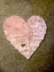 LARGE Pink Heart Shaped Faux Fur Scatter Rug 35x35 NEW - Picture 1 of 3