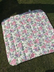 Vintage Retro Floral Padded Quilt / Throw / Blanket Square - 48x49” - Picture 1 of 9