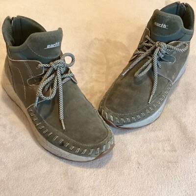 Earth Jaunt Olive Green Leather Women's Sneaker Boot, Size US 7.5, UK 5.5, EU 38 - Image 1 of 4
