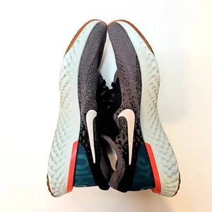 Nike Epic React Flyknit Womens Shoes Sneakers Size 7 Grey Running - Picture 1 of 9