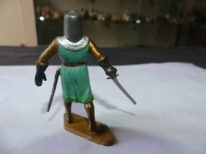 FIGURINE STARLUX MOYEN AGE SOLDAT HEAUME GRIS TUNIQUE VERTE EPEE BASSE (CASSE) - Picture 1 of 3
