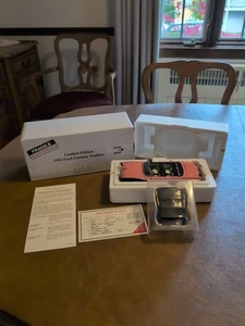 DANBURY MINT 1956 FORD FAIRLANE SUNLINER molto limitata 371 di 2500 con DOCS 1:24 - Foto 1 di 18