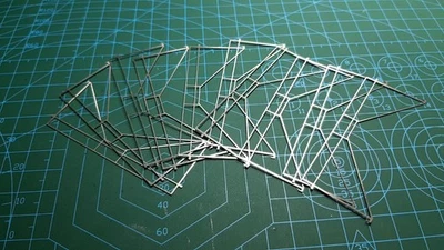 Z MÄRKLIN MINI-CLUB  8925 ENSEMBLE de DIX SUSPENSIONS TRANSVERSALES 72mm  "NEUF" - Photo 1/4