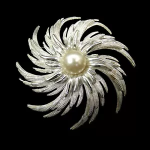 Sarah Coventry Pinwheel Booch Silver Tone with Faux Pearl Signed Vintage - Picture 1 of 3