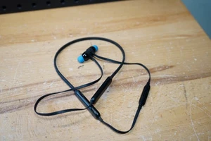 (N) BEATS BY DRIVE X Model A1763. Black earbuds with on cord controls. Tested - Picture 1 of 4