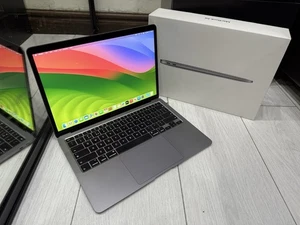 Apple MacBook Air Retina 13.3" 2020 256GB SSD 8GB Ram 1.1GHz Core i3 -Space Grey - Picture 1 of 18