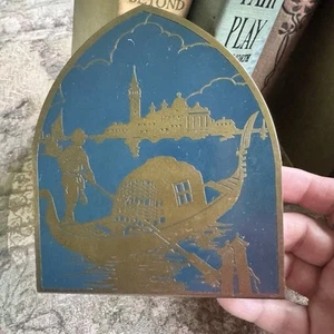 Fermalibri vintage Arti e Mestieri ottone goffrato Venezia Italia scena gondola acqua - Foto 1 di 10