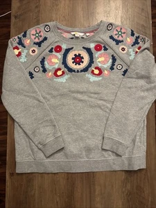 Boden MEDIUM Gray Embroidered Crew Neck Pullover Sweatshirt BOHO Feminine - Picture 1 of 5