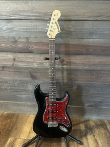 Guitarra Eléctrica Starcaster Strat de Fender ~ Negra con Tortuga - Imagen 1 de 17