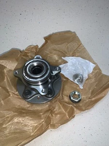GENUINE OEM LR076692 - LAND ROVER HUB AND BEARING FRONT - WHEEL LR3 AND LR4 - Picture 1 of 2