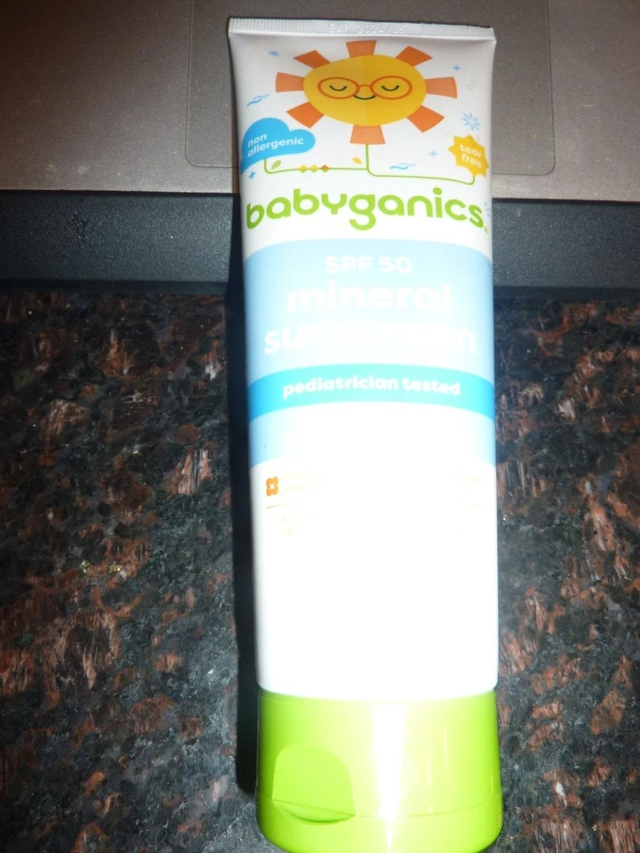 Babyganics Baby Loción Protectora Solar a Base de Minerales FPS 50-8 oz CADUCIDAD 5/2024 Foto 1 de 1
