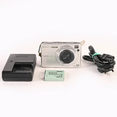 Sony Cyber-Shot DSC-W120 Digitalkamera 7.2MP Silver SHP 309745 - Bild 1 von 4