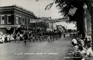 RPPC South Milwaukee, WI CYO Rockets Band Parade 1947 katholische Jugend Wisconsin - Bild 1 von 5