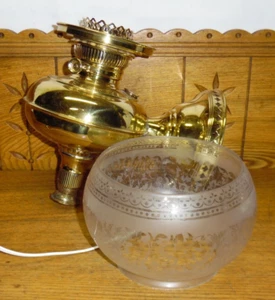 Electrified Antique Brass Rayo Wall Kerosene Lamp & Acid Etched Shade No Chimney - Picture 1 of 22