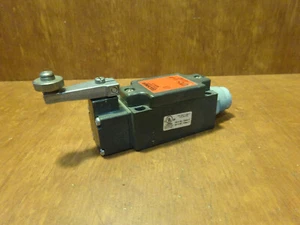 Euchner NZ2HS-511 limit switch - Picture 1 of 2