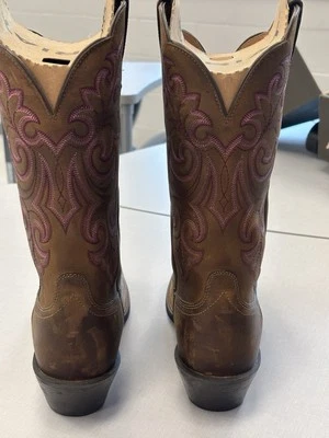 Ariat Women’s Round Up Square Toe Brown With Pink Stitch. New! - Image 1 of 4