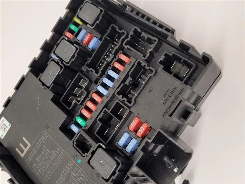 Caja de fusibles de motor Nissan Pathfinder 2010-2019 OEM Foto 1 de 4