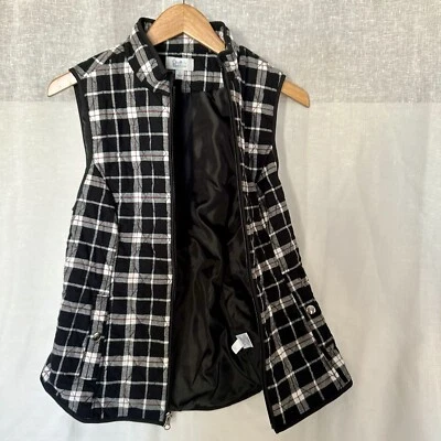 Women's Plaid Pattern Quilted Holiday Vest Croft & Barrow Size Small Zip Up - Image 1 of 4