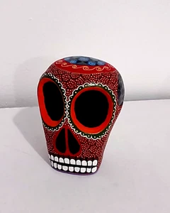 Schädel Alebrije Oaxacan Holzschnitzerei Roxana y Jesus Hdz mexikanische Volkskunst signiert - Bild 1 von 9