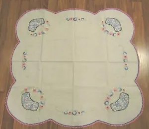 Vintage Floral Flower Pots Bouquet Scalloped Edge Embroidered Tablecloth - Picture 1 of 9