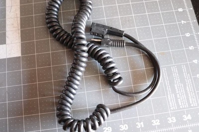 Graflex household to bi post coiled flash sync cord 3 pin to 2 pin - Image 1 of 4