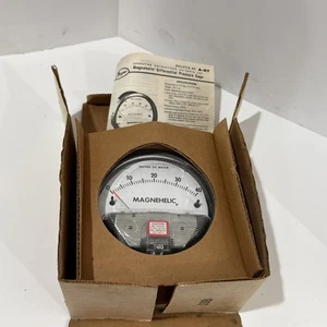 Manómetro diferencial Magnehelic Cat No. 2040 NOS - Imagen 1 de 4
