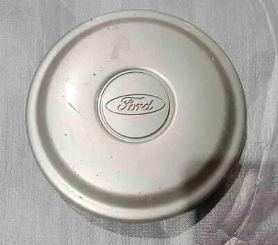 Tapacubos central plateada para rueda Ford Escort 1991-1997 OEM 3220 F7C61A096BB de fábrica Foto 1 de 4