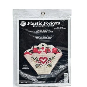 NeedleMagic Hanging Plastic Pockets CHRISTMAS HEART Kit 2295 Cross Stitch Magnet - Picture 1 of 7
