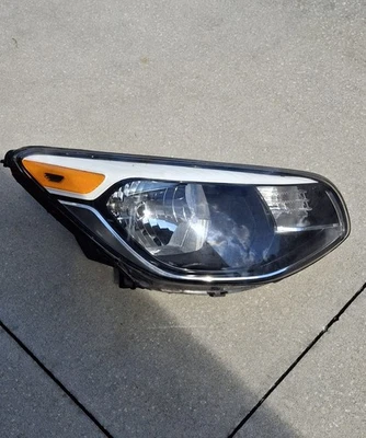 Farol Kia Soul lado direito fabricante de equipamento original 92102-B2 - Imagem 1 de 4