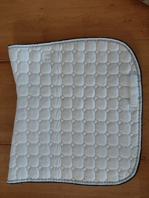 Schabracke Dressur weiß Größe Warmblut abgesteppt  - Bild 1 von 4