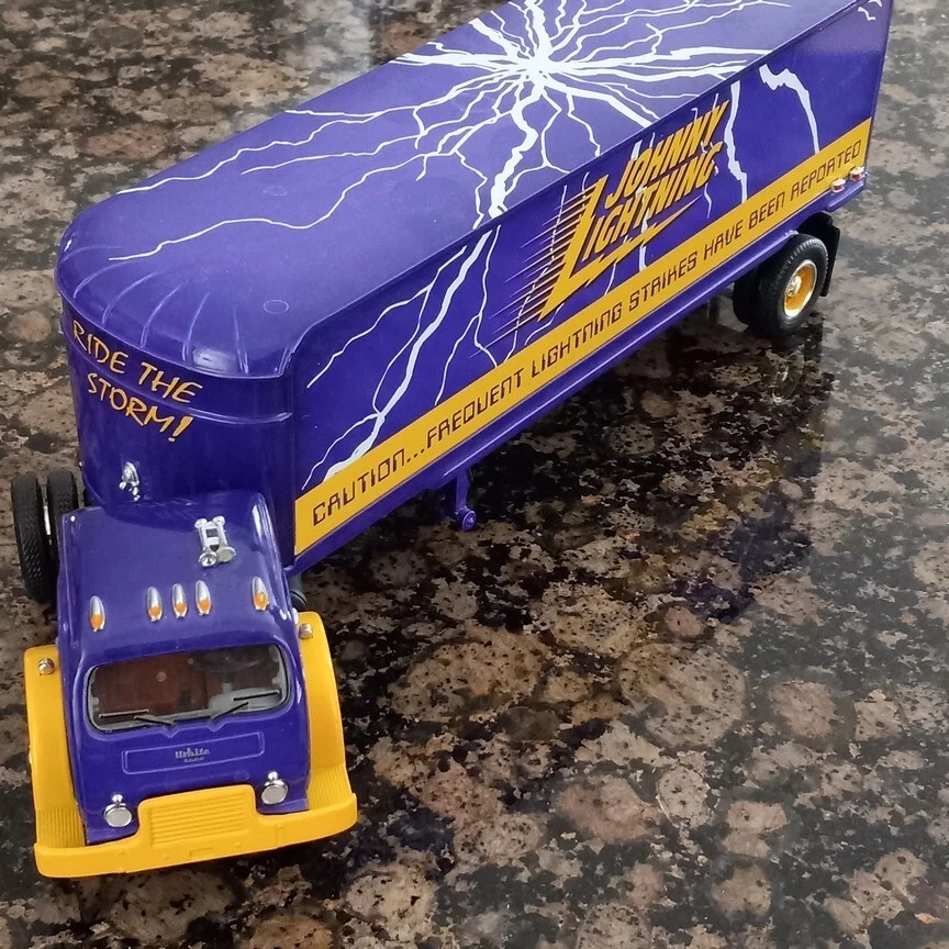 NEW FIRST GEAR 1953 WHITE 3000 1:34 JOHNNY LIGHTNING TRACTOR W/ 30’ TRAILER - Image 1 of 4