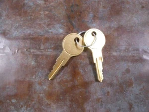 New Lot of TWO Factory Original Genuine HUSKY Tool Box Replacement Keys B05 - Picture 1 of 3
