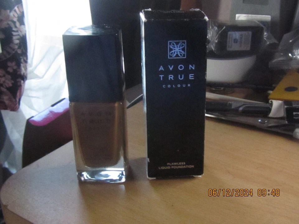 BRAND NEW IN BOX AVON TRUE COLOUR FLAWLESS LIQUID FOUNDATION -*EARTH" - Image 1 of 1