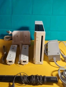 Nintendo Wii Bundle w/ Game, Motion Controllers, No GC Door - Picture 1 of 6