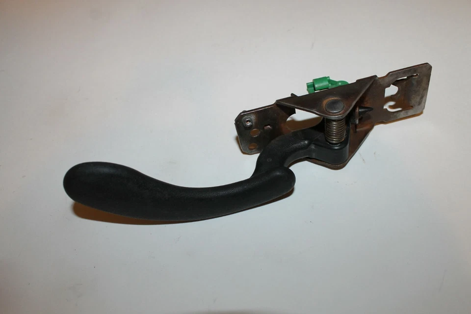 1993 - 1997 年雪佛兰科迈罗右乘客侧内门把手  — 第 1/3 张图片